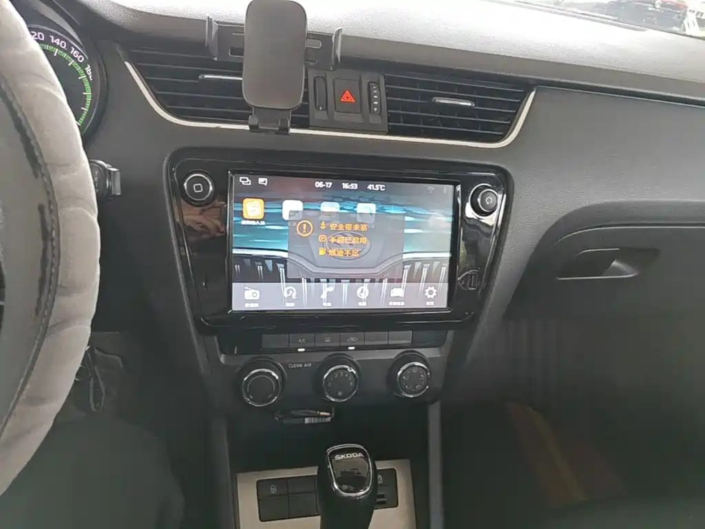 Skoda Octavia 2018 1.6L AT Comfort
