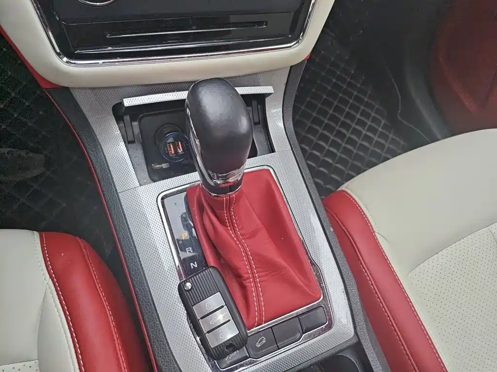 Roewe RX5 — миниатюра 10