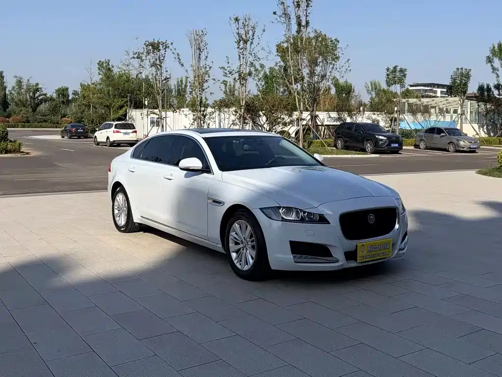 Jaguar XFL — миниатюра 3