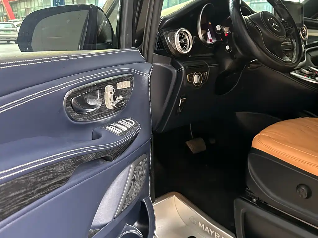 Mercedes-Benz V-Class (Import) — миниатюра 11