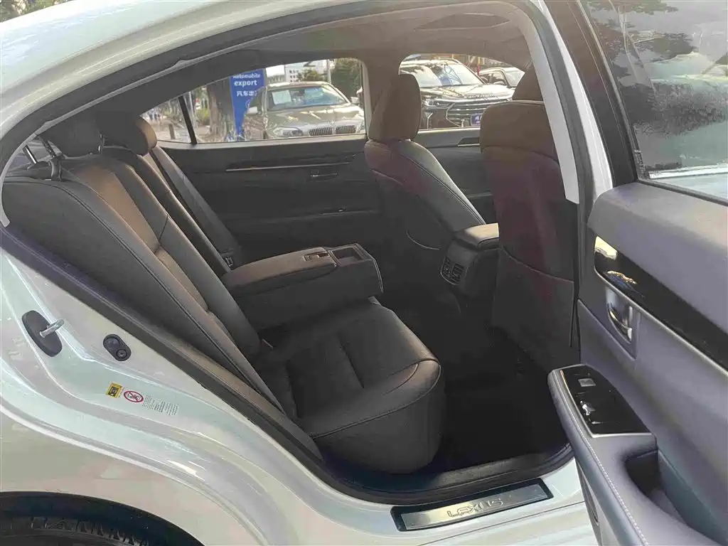 Lexus ES — миниатюра 16