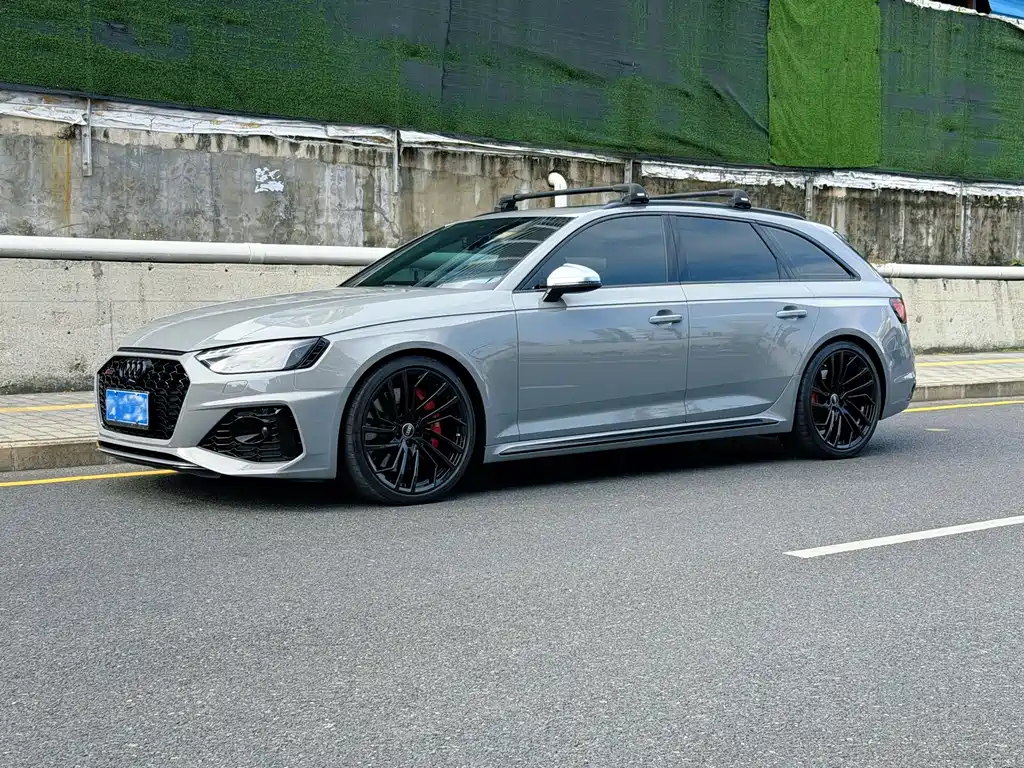 AUDI RS 4