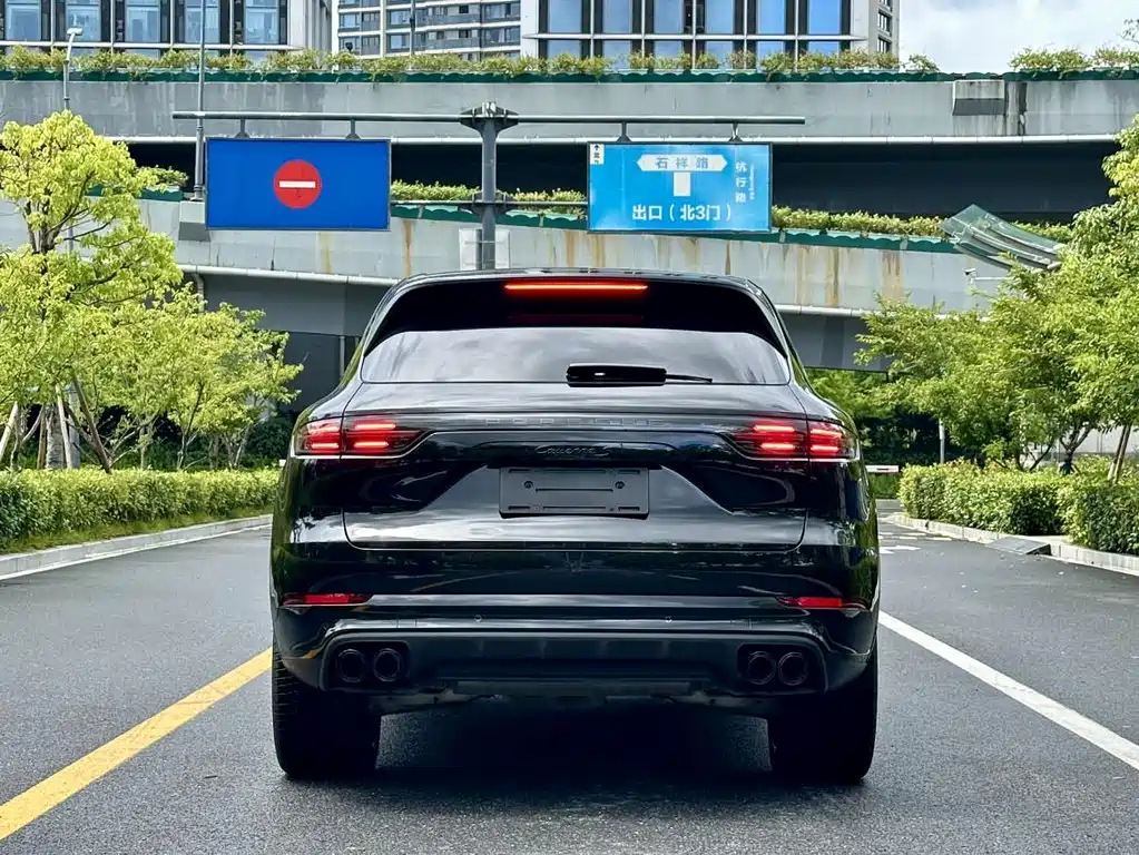 PORSCHE CAYENNE