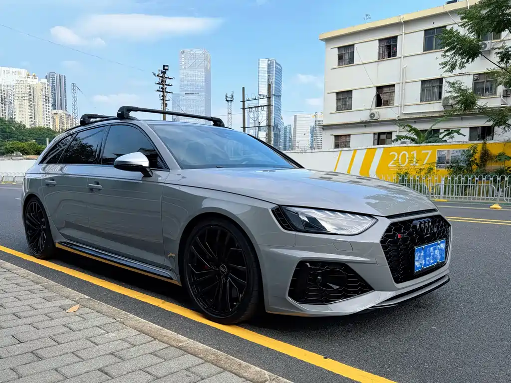 AUDI RS 4