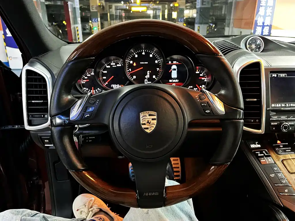 Porsche Cayenne — миниатюра 11