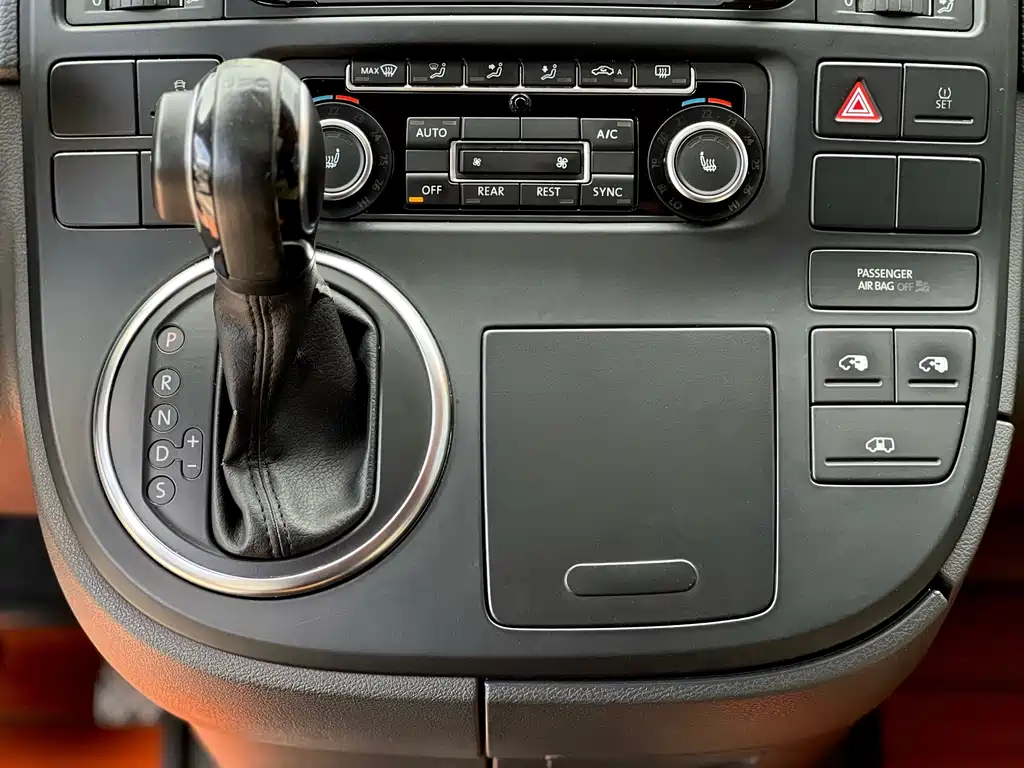 Volkswagen Multivan — миниатюра 6