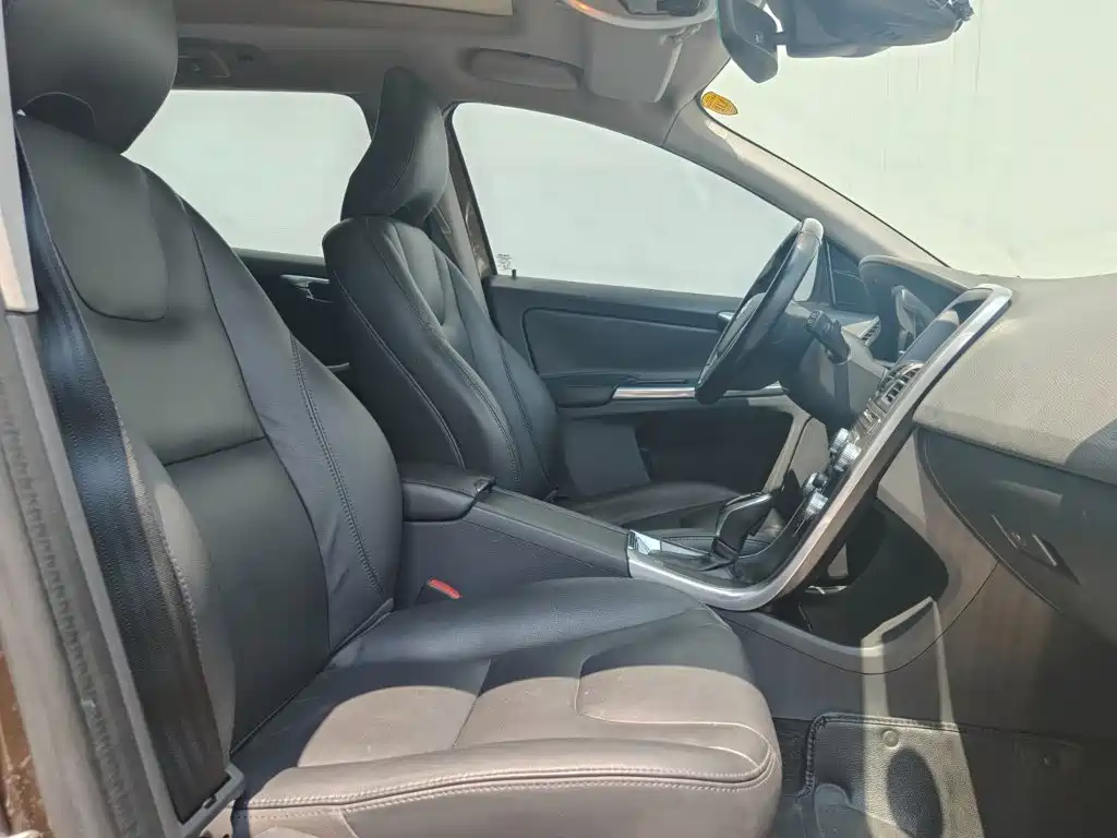 Volvo XC60 (Import) — миниатюра 12