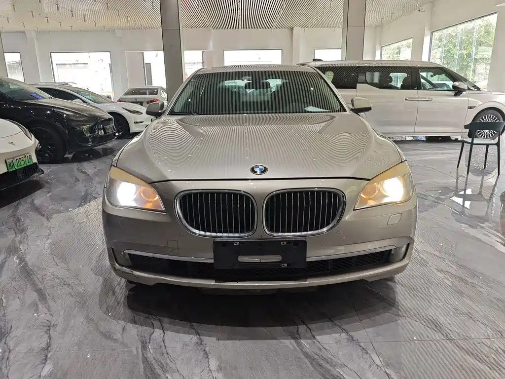 BMW 7 Series — миниатюра 2