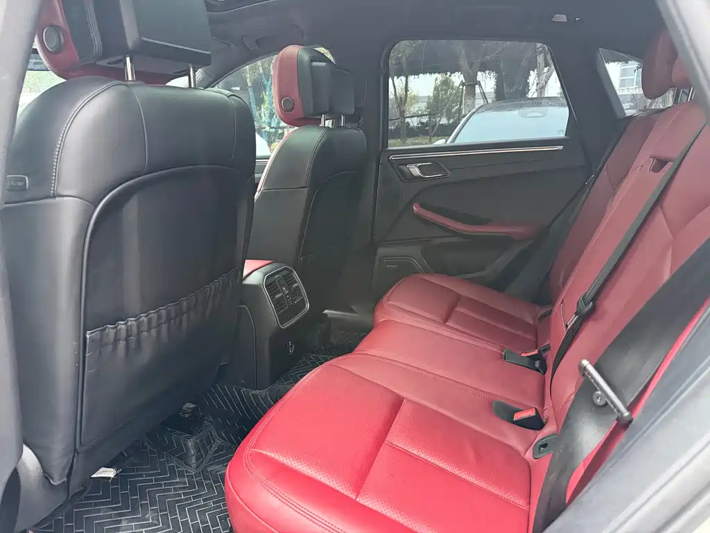 Porsche Macan — миниатюра 5