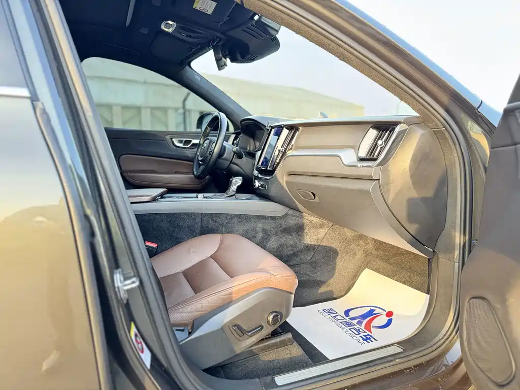 Volvo XC60 — миниатюра 5