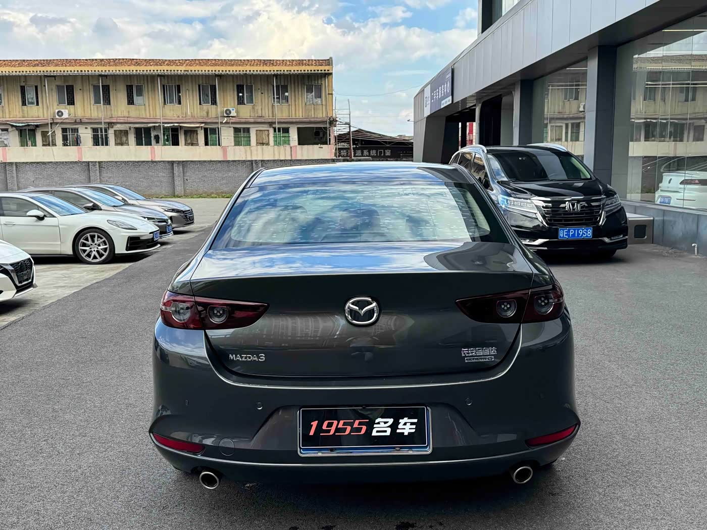 Mazda Mazda3 Axela 2.0 л 2022 г. Чёрный, пробег 23000 км