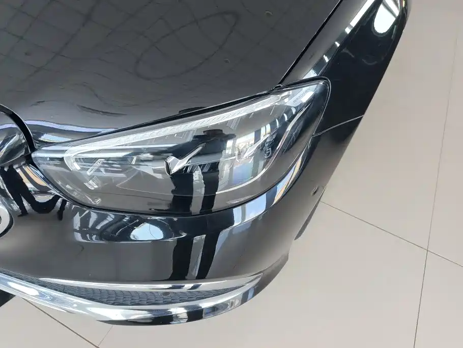Mercedes-Benz E-Class — миниатюра 5