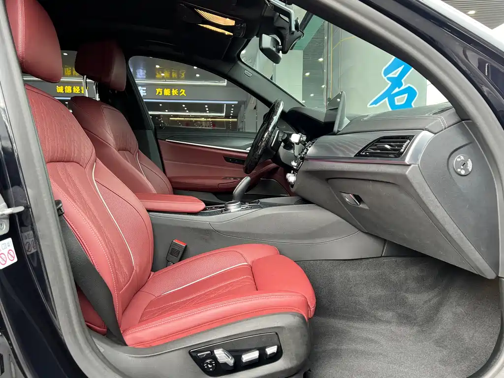 BMW 5 Series — миниатюра 9