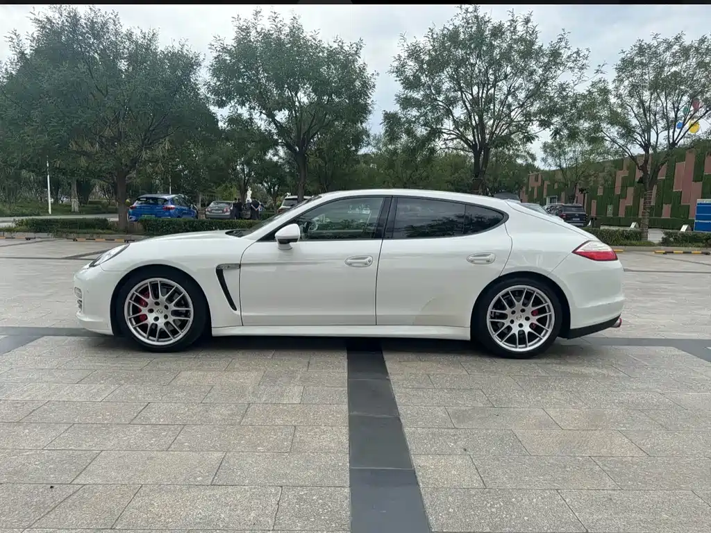 Porsche Panamera 2013 Panamera 4 Platinum Edition 3.6L