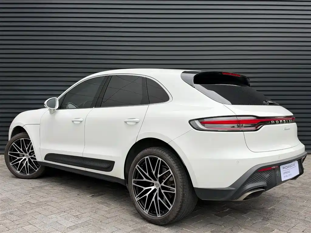 Porsche Macan — миниатюра 3