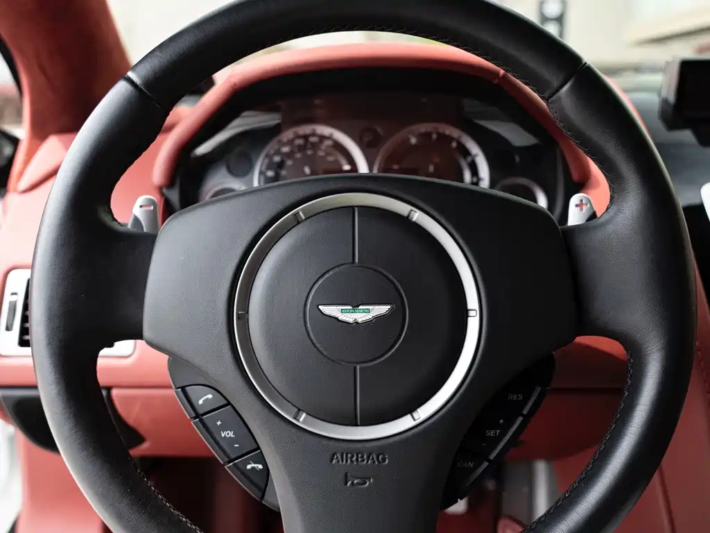 Aston Martin Rapide — миниатюра 13