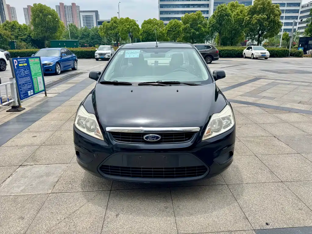 Ford Focus 2012 1.8L MT Fashion