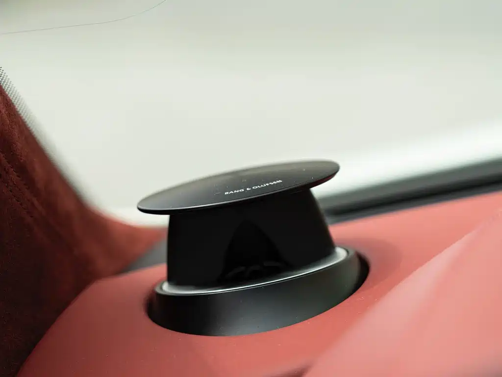 Aston Martin Rapide — миниатюра 15
