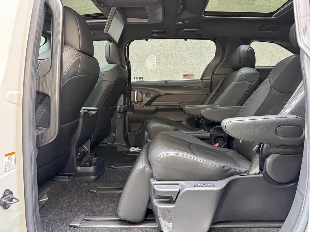 Toyota Sienna — миниатюра 13