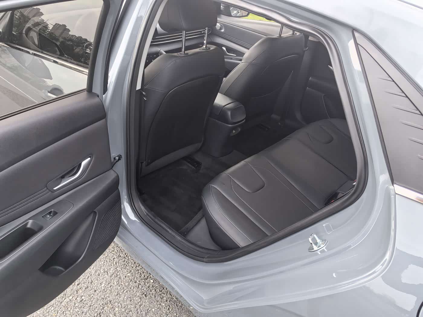 Hyundai Elantra 1.5 л 2021 г. Серебристо-серый, пробег 30000 км
