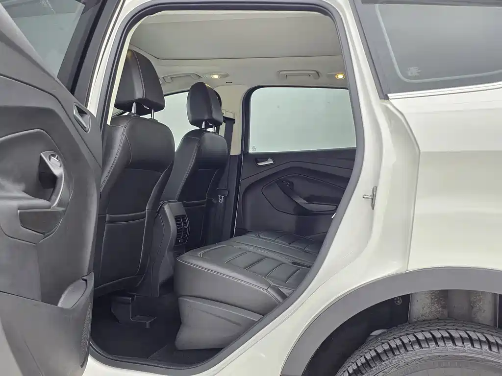 Ford Kuga — миниатюра 8