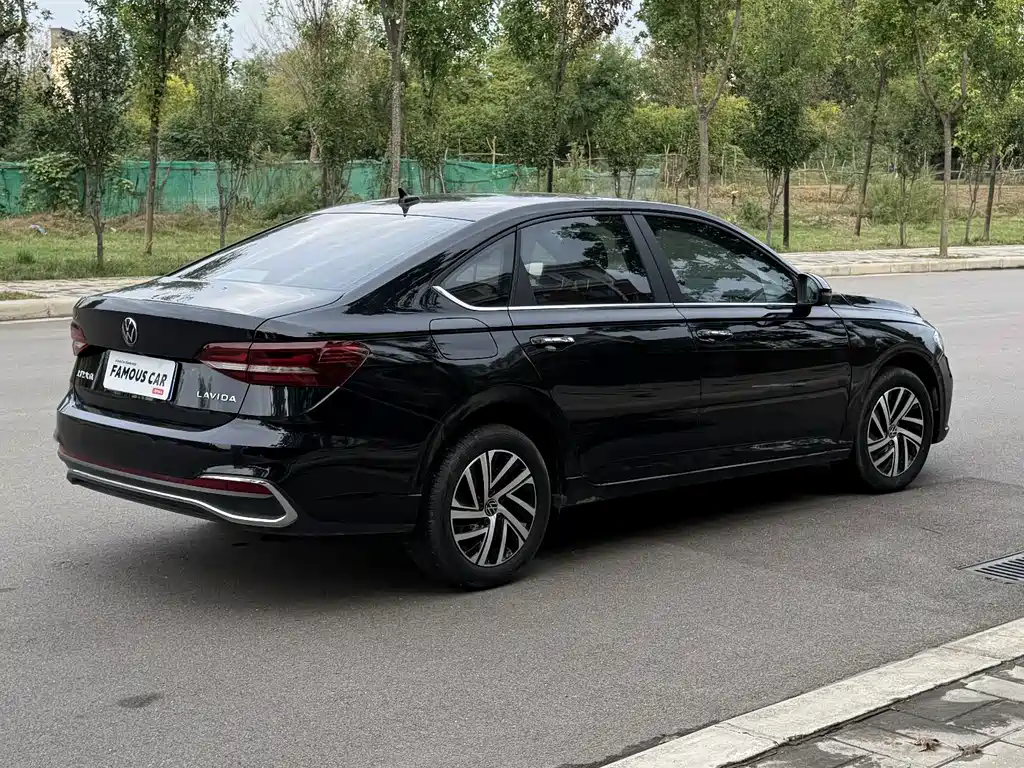 Volkswagen Lavida — миниатюра 4