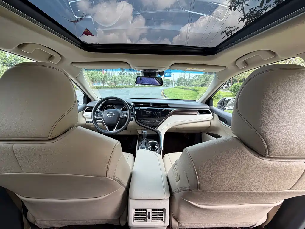 Toyota Camry — миниатюра 13