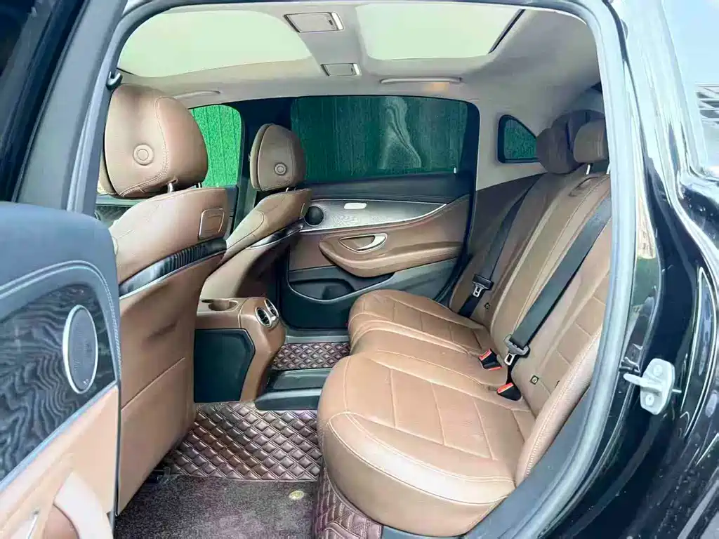 Mercedes-Benz E-Class — миниатюра 5
