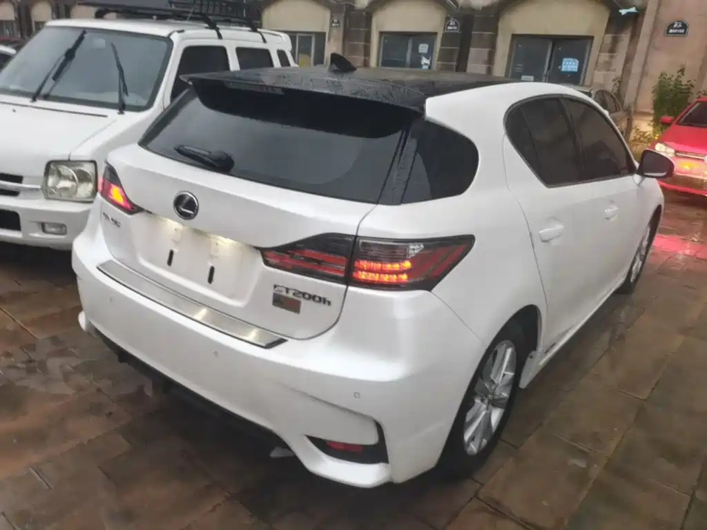 Lexus CT — миниатюра 5
