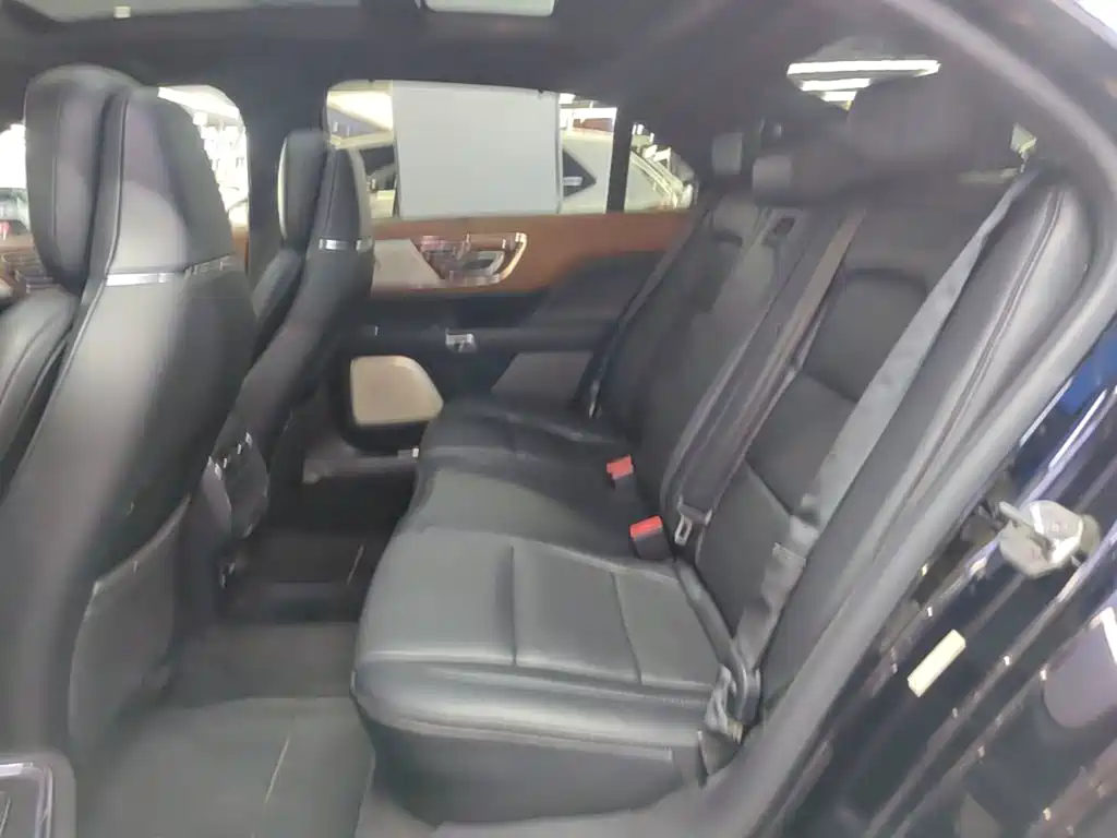 Lincoln Continental — миниатюра 17