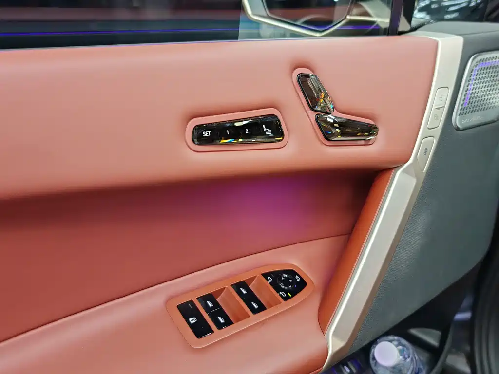 BMW BMW iX M60 — миниатюра 11