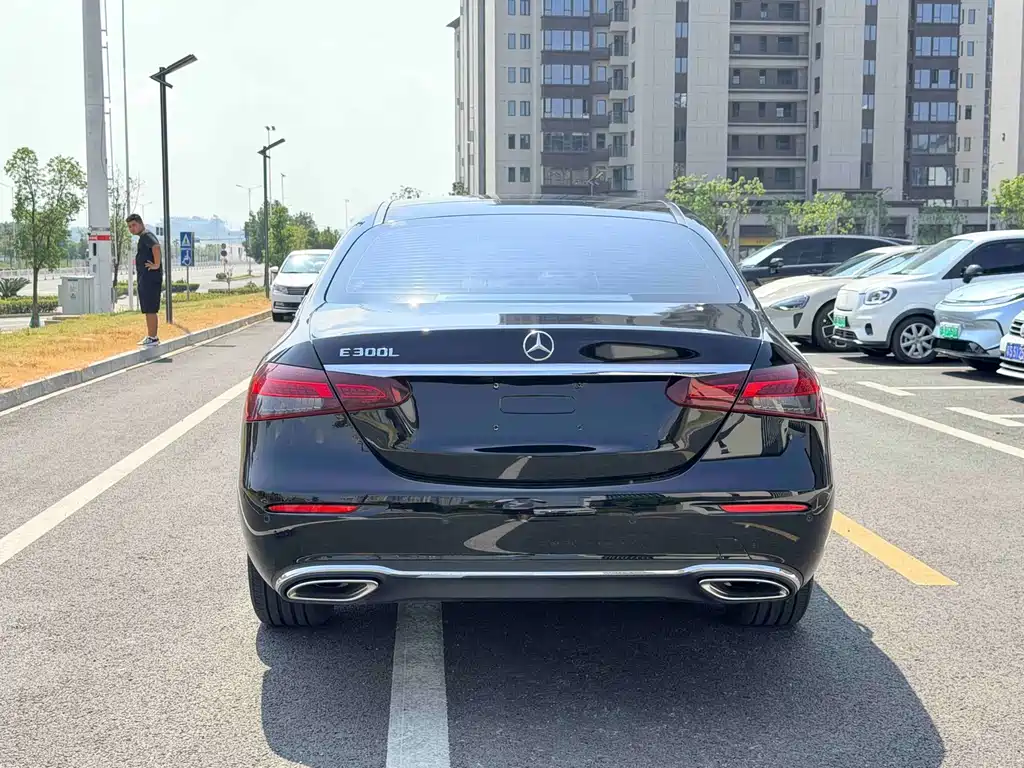Mercedes-Benz E-Class — миниатюра 8