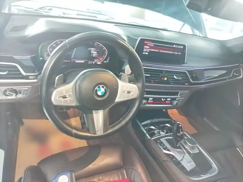BMW 7 Series — миниатюра 10