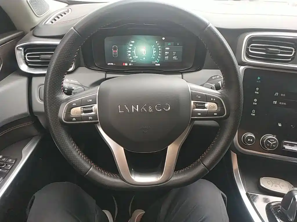 Lynk & Co 01 — миниатюра 11