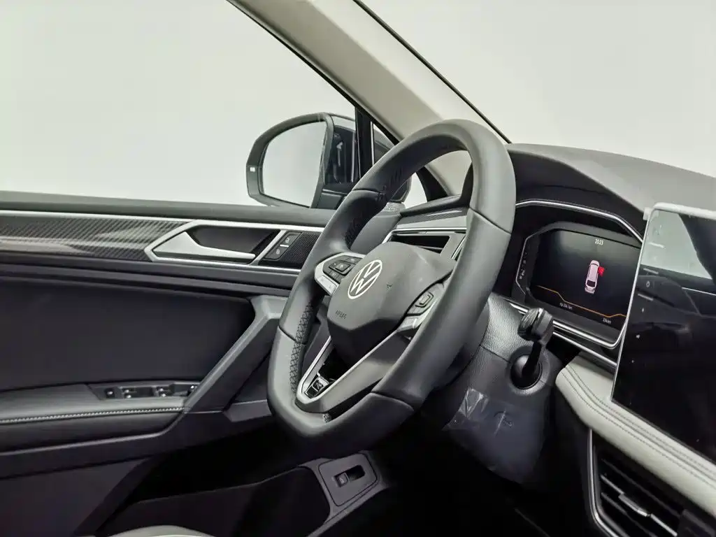 Volkswagen Tiguan L — миниатюра 22