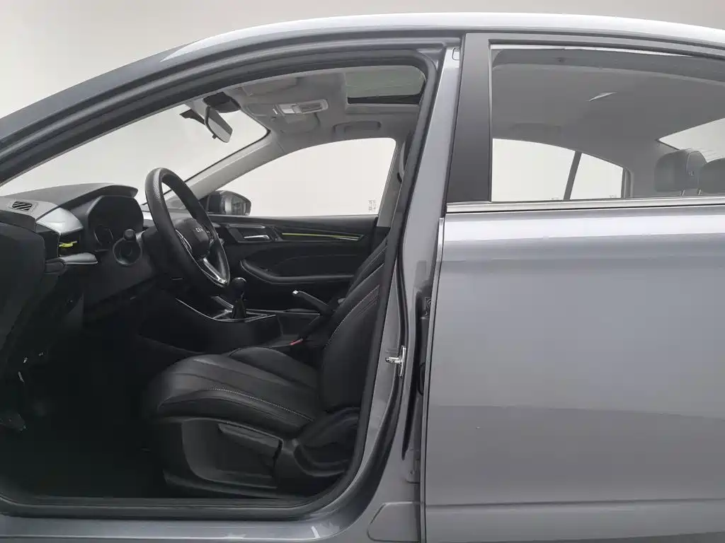 Roewe i5 — миниатюра 10