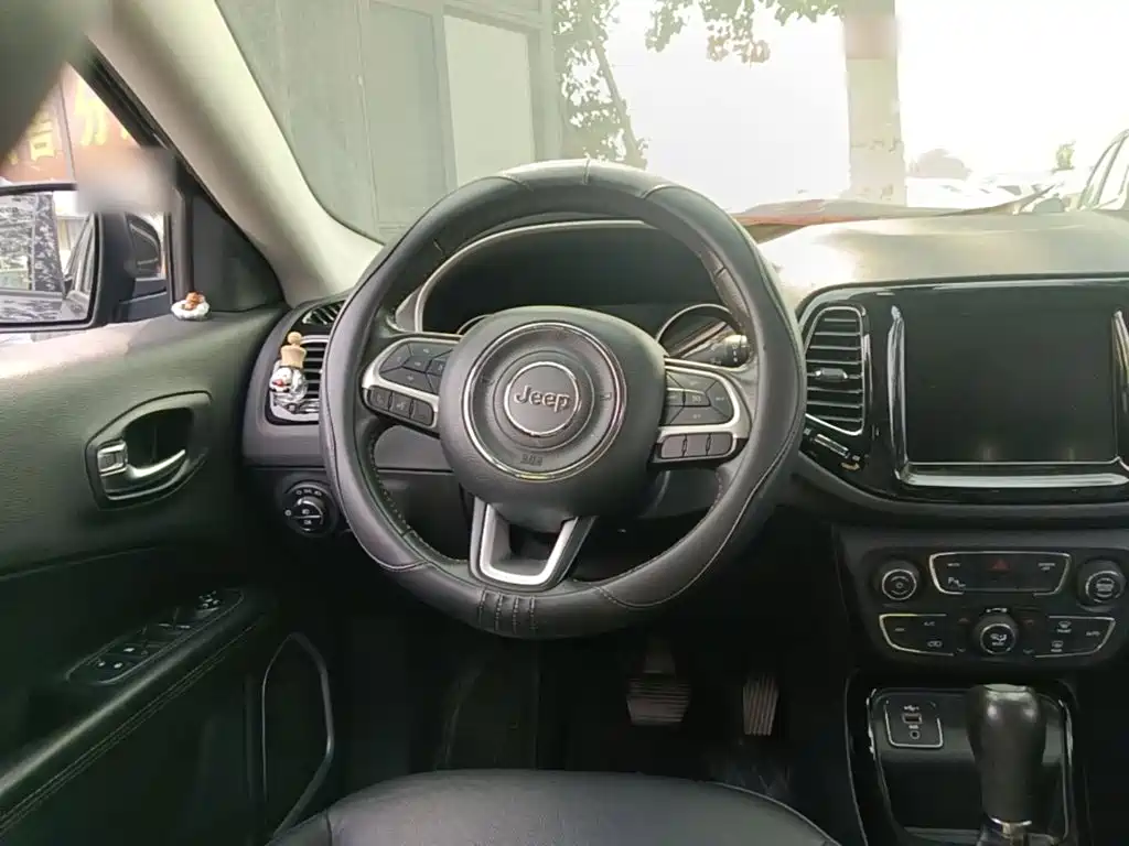 Jeep Compass — миниатюра 11