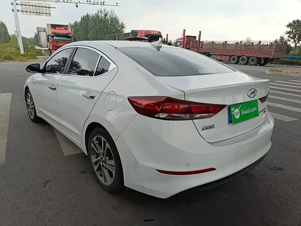Hyundai Elantra — миниатюра 5