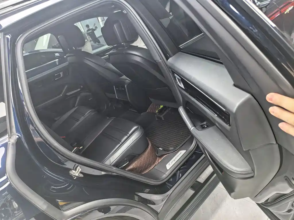 Porsche Cayenne Hybrid — миниатюра 9
