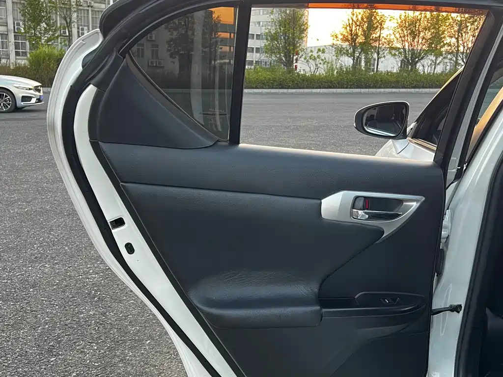 Lexus CT — миниатюра 20