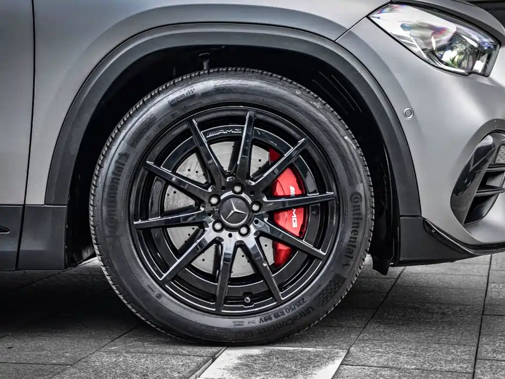 MERCEDES-BENZ GLA AMG