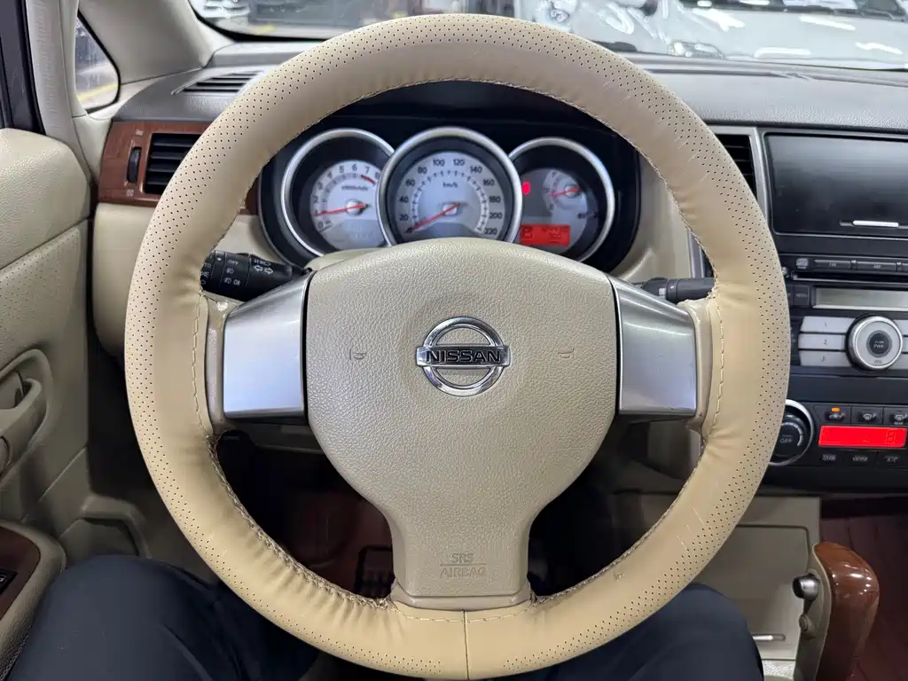 Nissan Tiida — миниатюра 14