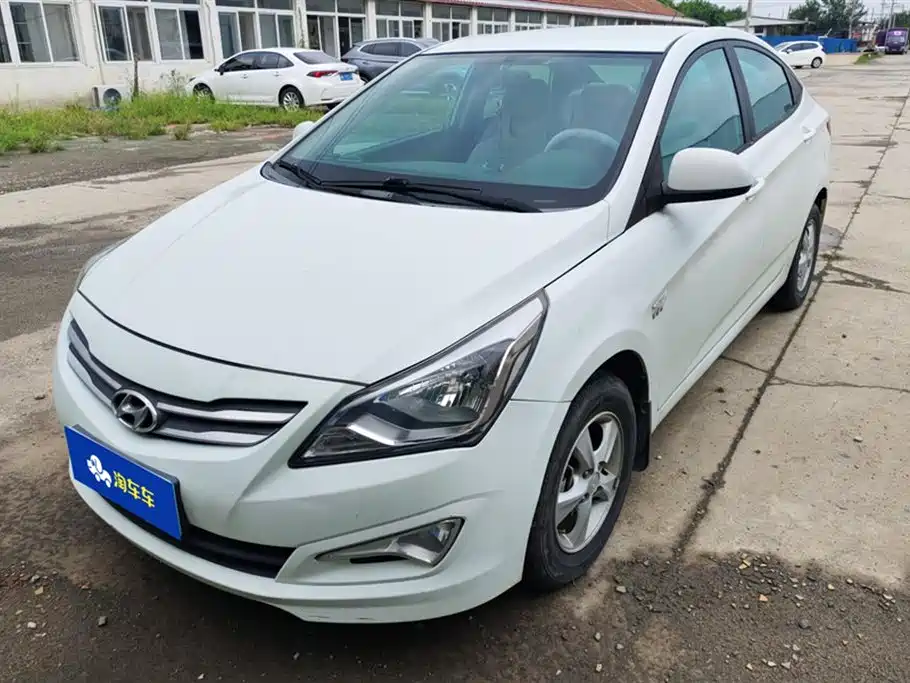 Hyundai Verna 2015