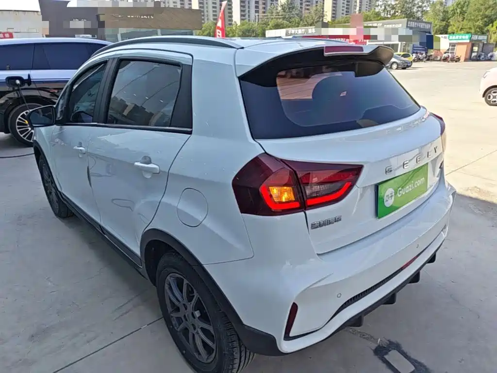 Geely Vision X3 — миниатюра 10