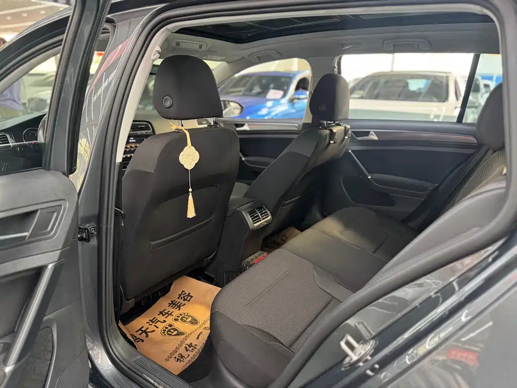 Volkswagen Golf 2019 1.8TSI
