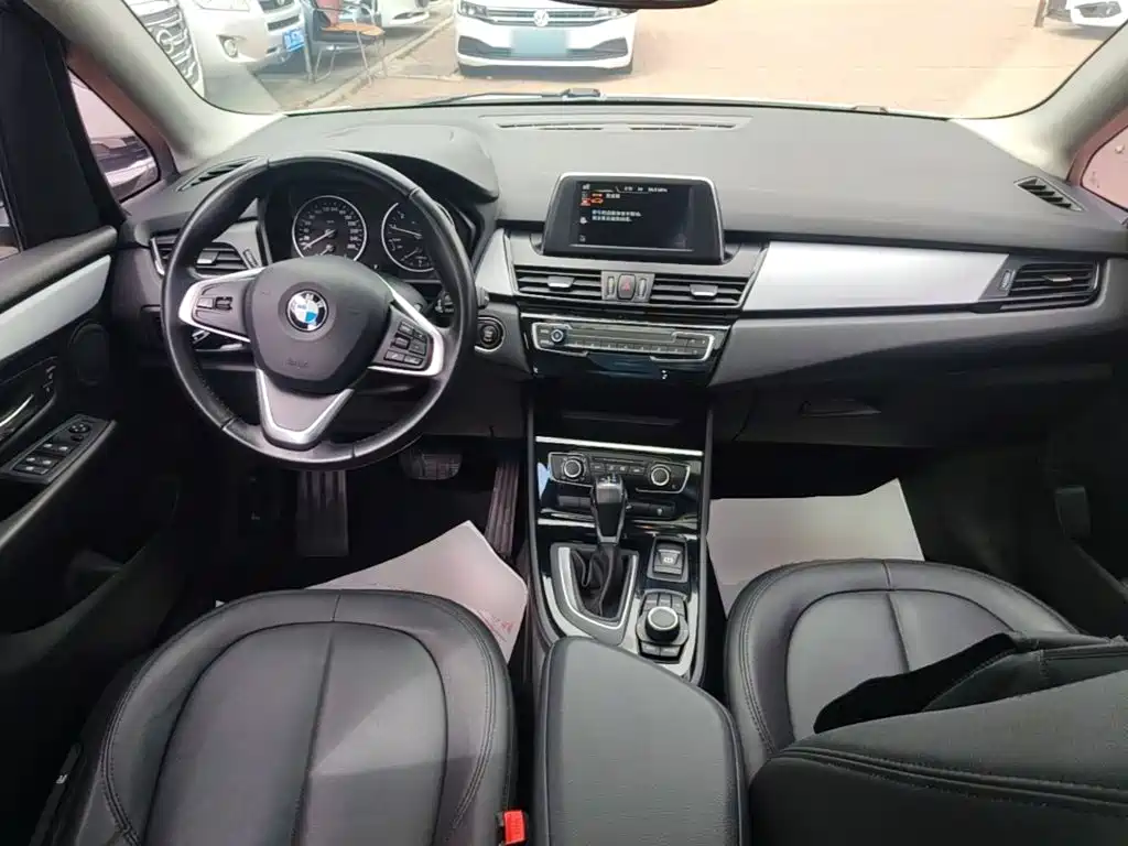 BMW 2 Series Active Tourer — миниатюра 10