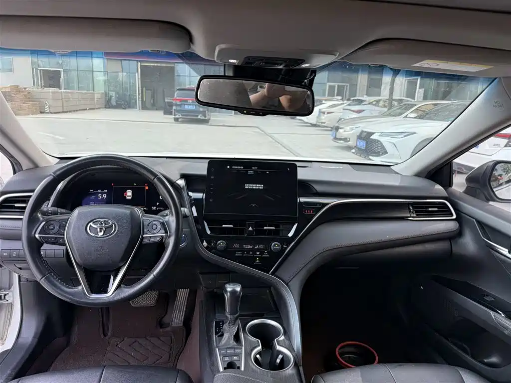Toyota Camry — миниатюра 6