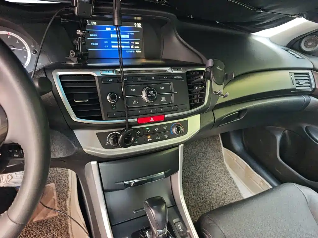 Honda Accord — миниатюра 14