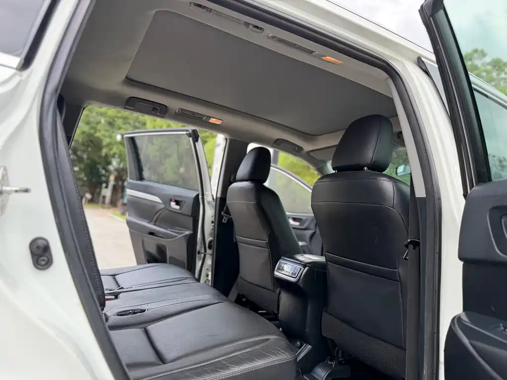 Toyota Highlander 2015 2.0T Luxury 7 мест