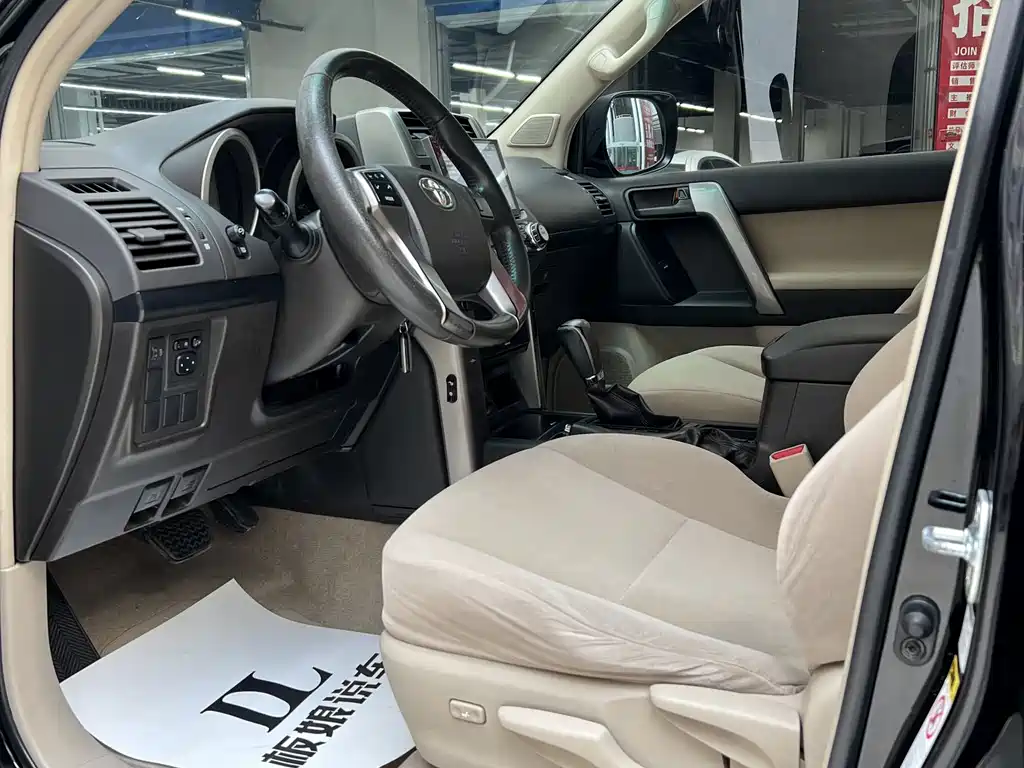 Toyota Land Cruiser Prado 2010 2.7L AT Standard